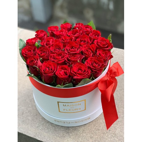 Купить на заказ 25 красных роз в коробке с доставкой в Алматы