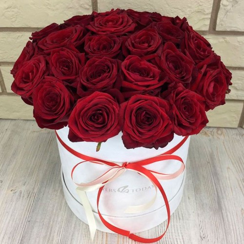 Купить на заказ 31 красная роза в коробке с доставкой в Алматы